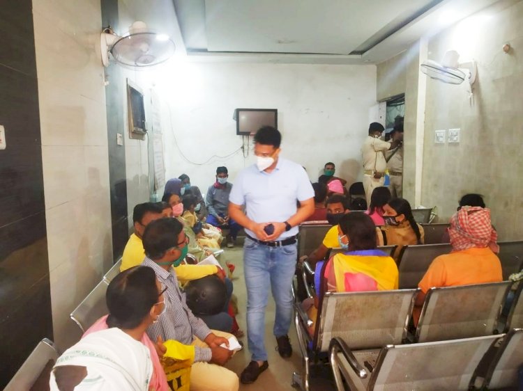 धनबाद:आदेश के उल्लंघन के आरोप में क्लीनीलैब  सील डीसी ने किया रेड