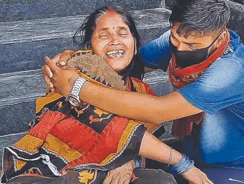 बिहार: कोरोना संक्रमित ने एंबुलेंस में ही तोड़ा दम, परिजनों का आरोप- मिनिस्टर के आने की बात कह स्टाफ ने नहीं लिया एडमिट