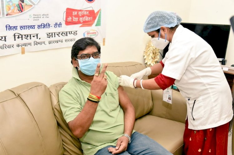 झारखंड: सीएम हेमंत सोरेन ने लगवाई कोरोना वैक्सीन, कहा- अफवाहों पर न दें ध्यान