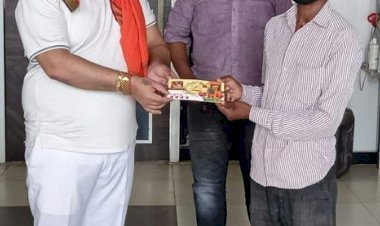 धनबाद: कोयला राजधानी में जिसका कोई नहीं,उसका सहारा रमेश पांडेय, गोविंदपुर के बीमार निमाई रजवार के लिए बने दूत 