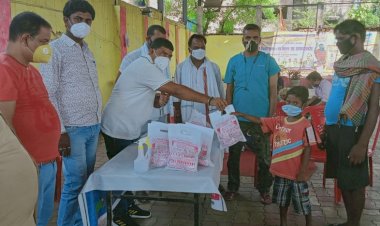 धनबाद: भूली कम्युनिटी किचन मेंं सैकड़ो लोगो के भोजन पैकेट का वितरण, लवीना ग्रुप ऑफ एजुकेशन तथा सदभावना की जन सेवा