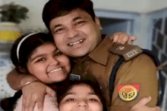 उत्तर प्रदेश:कोरोना संक्रमण से एटा के एसपी क्राइम राहुल कुमार का निधन, कभी तो खैरियत पूछो...', वायरल हो रहा है वीडियो