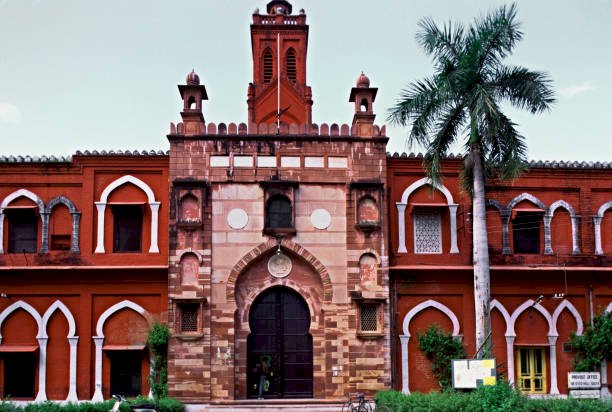 उत्तर प्रदेश: AMU में 20 दिनों में 19 प्रोफेसर की मौत,जांच के लिए भेजे सैंपल,  कोरोना की नई किस्म की आशंका