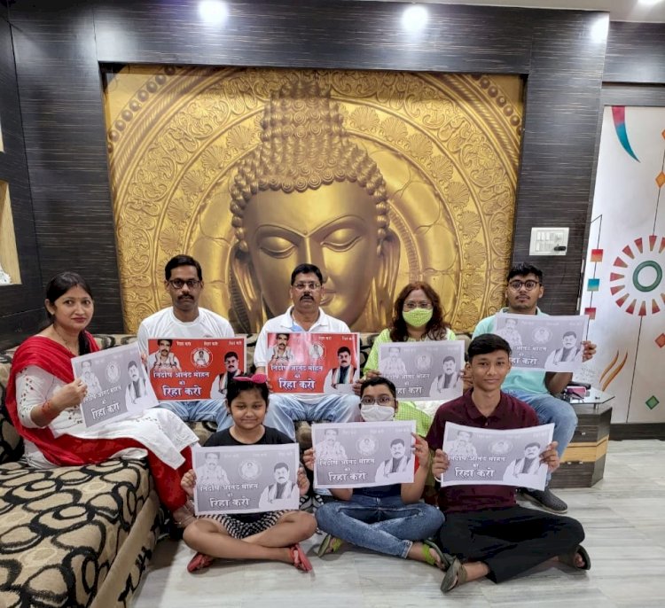 धनबाद: एक्स एमपी आनंद मोहन की रिहाई की मांग, पत्नी-बच्चों समेत वर्चुअल उपवास पर बैठे AICC मेंबर संतोष सिंह
