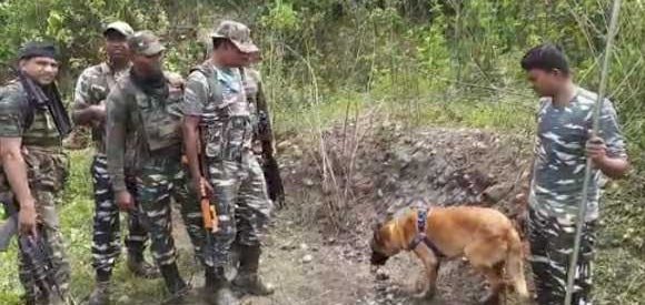 बोकारो में 15 किलो का केन बम बरामद, सीआरपीएफ और पुलिस पेट्रोलिंग वैकिल उड़ाने की साजिश विफल