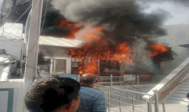 जम्मू-कश्मीर: वैष्णो देवी मंदिर कैंपस में लगी भीषण आग,  काफी प्रयास के बाद 45 मिनट में  पाया गया काबू