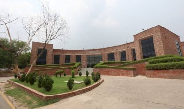 नई दिल्ली: JNU सेंट्रल लाइब्रेरी में छात्रों ने की तोड़फोड़, सिक्युरिटी गार्ड को पीटा, FIR