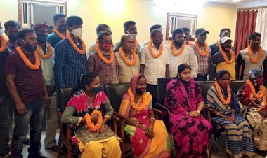 धनबाद: रागिनी ने  दिया अरुप को झटका, विश्वकर्मा प्रोजेक्ट के दर्जनों लोडिंग मजदूरों ने मासस छोड़ बीजेपी-JMS में शामिल