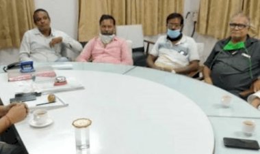 धनबाद: बीसीसीएल इजे एरिया में मृत मजदूर के आश्रित के नियोजन पर नहीं बनी सहमति, बॉडी के साथ धरना जारी