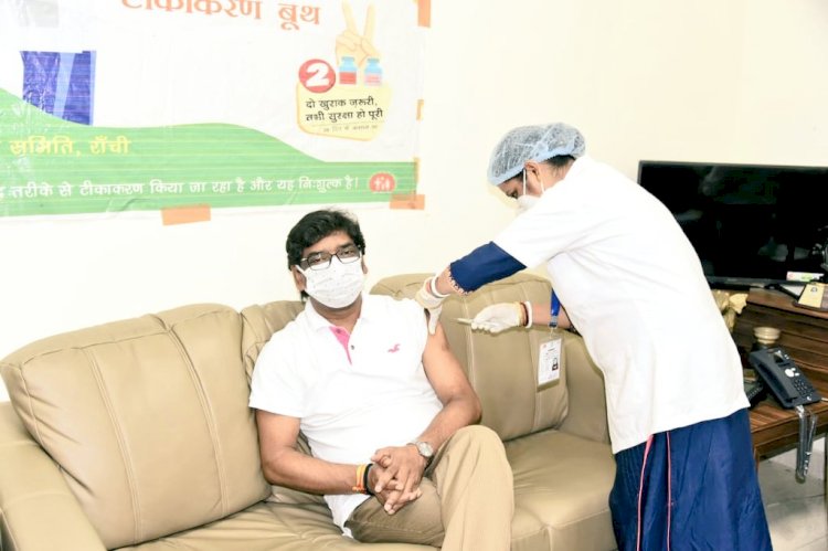 झारखंड: सीएम हेमंत सोरेन ने कोरोना वैक्सीन की दूसरी डोज ली, सभी लोगों से टीकाकरण का हिस्सा बनने की किया अपील