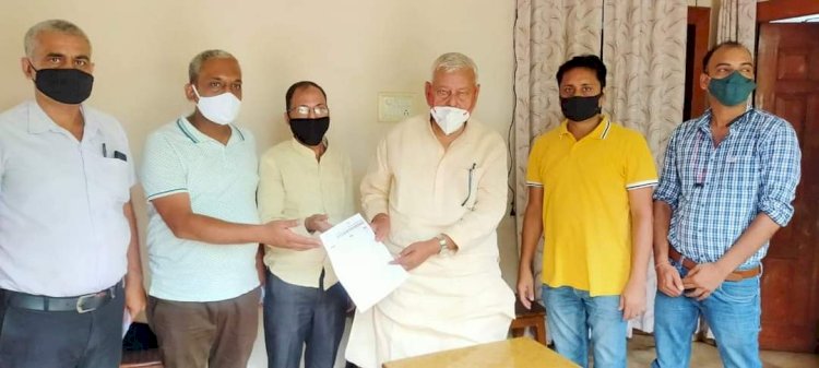 धनबाद: थोक वस्त्र विक्रेता संघ ने एमपी व एमएलए से दुकान खोलवाने की मांग की
