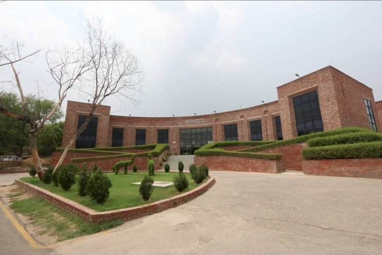 नई दिल्ली: JNU सेंट्रल लाइब्रेरी में छात्रों ने की तोड़फोड़, सिक्युरिटी गार्ड को पीटा, FIR