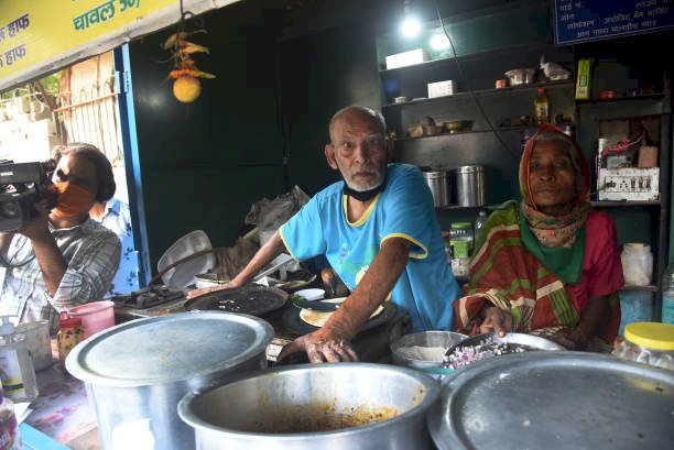 नई दिल्ली: हॉस्पीटल से घर लौटे बाबा का ढाबा  के मालिक, अब और कई यूट्यूबर्स पर लगाये गंभीर आरोप, पुलिस को बताया सुसाइड की कोशिश का कारण