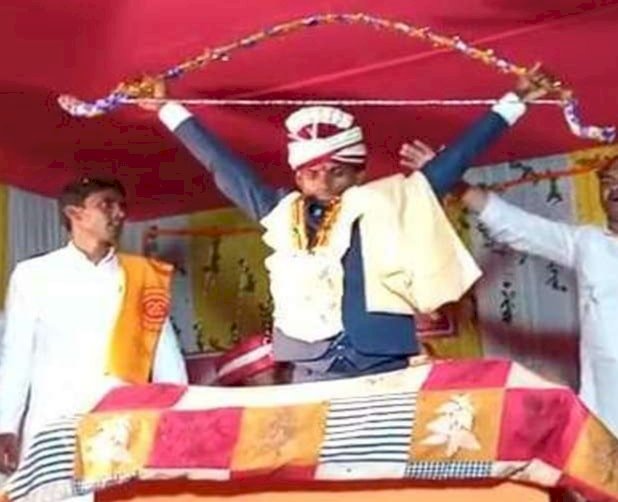 बिहार: सोनपुर में अनोखी शादी, सात फेरों से पहले हुआ स्वयंवर,पहले हाथ जोड़े फिर उठाकर तोड़ दिया शिवधनुष