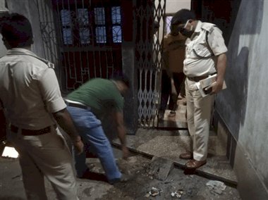 धनबाद: कतरास में कोल बिजनसमैन संजय लोयलका के घर पर बमबारी, शूटर अमन सिंह के गुर्गों का हाथ