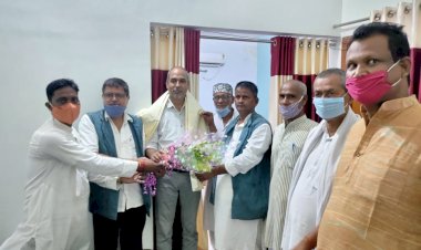 धनबाद: खादी और ग्रामोद्योग आयोग ईस्ट ज़ोन के सदस्य मनोज कुमार सिंह का जोरदार स्वागत