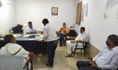 धनबाद: विश्वकर्मा प्रोजेक्ट के लोडिंग मजदूरों की समस्याओं पर एमएलए ने की कुसुंडा जीएम से की वार्ता