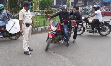 धनबाद: अनाधिकृत रूप से वाहनों में साइन बोर्ड लगाने वालों के खिलाफ चला अभियान