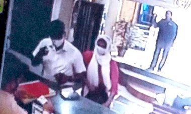 उत्तर प्रदेश: होटल में महिला कांस्टेबल के साथ पकड़े गये डीएसपी, वाइफ ने की थी पुलिस में कंपलेन, खुल गयी पोल