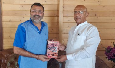 एमएलए सरयू राय ने नई दिल्ली में हरिवंश व निशिकांत से मिले,अपनी पुस्तक रहबर की राहजनी की एक-एक प्रति भेंट की 