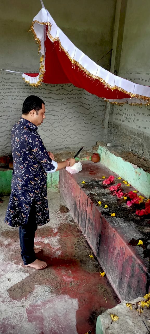 रणविजय सिंह अपने पैतृक गांव छपरा पहुंचे, मंदिर की पूजा-अर्चना