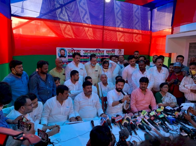 एलजेपी का नेशनल प्रसिडेंट मैं, किसी बागी एमपी को मिनिस्टर को बनाया मंत्री तो जायेंगे कोर्ट: चिराग