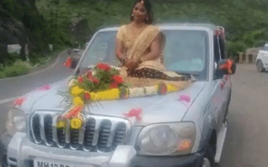 महाराष्ट्र: SUV की बोनट पर बैठ अपनी शादी में पहुंची दुल्हन, VIDEO VIRAL, FIR दर्ज