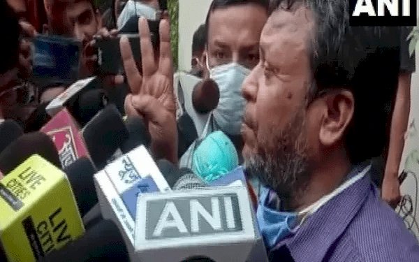 बिहार: CM नीतीश  व अफसरों के खिलाफ FIR दर्ज कराने के लिए थाने में घंटों डटे रहे आईएएस सुधीर कुमार