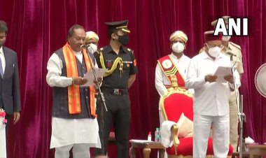 कर्नाटक में 29 MLA ने ली मिनिस्टर पोस्ट की शपथ, येदियुरप्पा के बेटे को नहीं मिली जगह, कोई डिप्टी सीएम भी नहीं