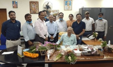 धनबाद: SNMMCH में नये प्रिंसिपल ने पदभार संभाला, कहा- कालेज में 100 सीटों के लिए होगा प्रयास 
