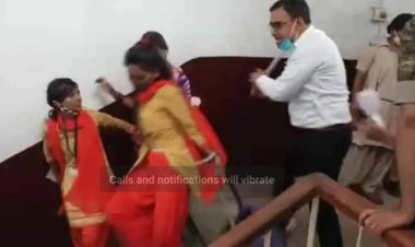 झारखंड:धनबाद में छात्राओं पर लाठी चार्ज करने वाले SDM हटाये गये, स्टेट के कई प्रशासनिक अफसरों का ट्रांसफर