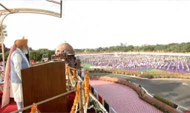 75th Independence Day : आतंकवाद और विस्तारवाद से लड़ रहा है भारत: पीएम नरेंद्र मोदी