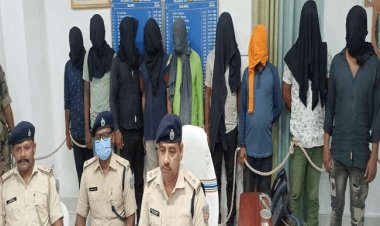 पलामू: वाहन चोरी गैंग का खुलासा, पुलिस ने नौ इंटर स्टेट क्रिमिनल अरेस्ट, ग्राहक सेवा केंद्र में लूटकांड में चार अरेस्ट
