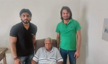 तेज प्रताप फिर दोस्तों संग पार्टी की, गुरु की शरण में वृंदावन पहुंचे, पिता लालू प्रसाद की मुलाकात