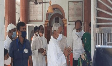 बिहार: सीएम नीतीश कुमार ने पंडारक सूर्य मंदिर में की पूजा-अर्चना, पुराने साथियों से की मुलाकात