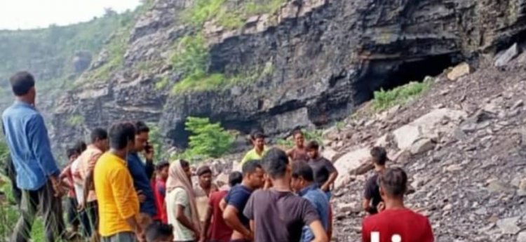 धनबाद: फुलारीटांड बंद पड़े डेको आउटसोर्सिंग बंद पैच में इलिगल माइनिंग के दौरान चाल धंसने से महिला की मौत
