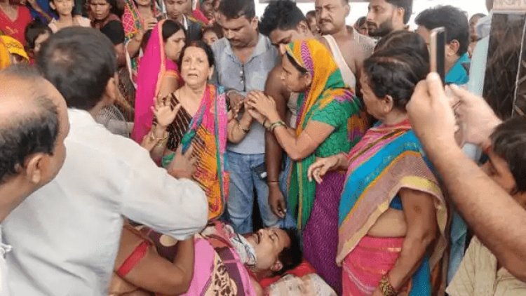 बिहार:समस्तीपुर में बेखौफ क्रिमिनलों ने पूर्व मुखिया को गोलियों से भूना, विरोध में रोड पर जलाये टायर