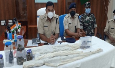 चतरा: पुलिस ने नक्सली संगठन टीपीसी का ट्रेनिंग कैंप और मिनी गन फैक्ट्री किया धवस्त, आर्म्स व गोली बरामद