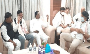 झारखंड: कांग्रेस के स्टेट इंचार्ज आरपीएन सिंह पहुंचे रांची, आलमगीर आलम, बादल पत्रलेख, बन्ना गुप्ता से की बातचीत