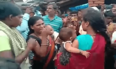 सिमडेगा: बानावीरा बाजार उग्र भीड़ ने दो महिला चोरों को पीटा ,बाल काटे