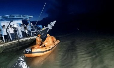 असम: ब्रह्मपुत्र नदी में दो नाव आपस में टकराकर डूबीं, 50 लोगों को बचाया गया,  70 लापता 