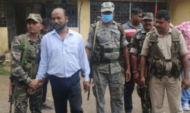 गढ़वा: आठ हजार रुपये घूस लेते PHED डिपार्टमेंट के कैशियर को एसीबी ने किया अरेस्ट