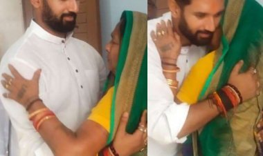 पिता रामविलास पासवान के बरसी भोज में पैतृक गांव शहरबन्नी पहुंचे चिराग, बड़ी मां राजकुमारी देवी ने सीने से लगाया