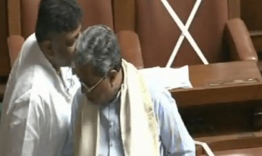 कर्नाटक: विधानसभा में भाषण के वक्त खुल गयी एक्स सीएम सिद्धारमैया की धोती, शिवकुमार ने बताया तो कस लिया