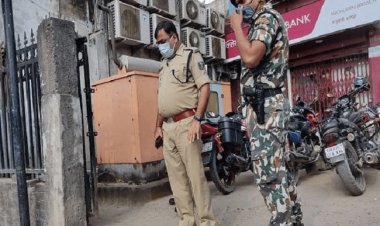 मधुबनी: एक्सिस बैंक में रुपये जमा करने जा रहे कैश वैन से  40 लाख की लूट, क्रिमिनलों ने गार्ड को गोली मारी, मौत