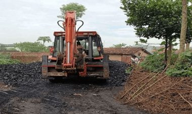 धनबाद: अलकडीहा में अवैध कोल कारोबार का खुलासा, 25 ट्रैक्टर कोयला जब्त 