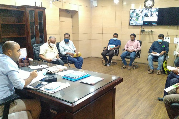 डीसी  ने की स्वास्थ्य विभाग की समीक्षा,हस्तांतरण के लिए प्रतीक्षारत भवनों का होगा भौतिक निरीक्षण
