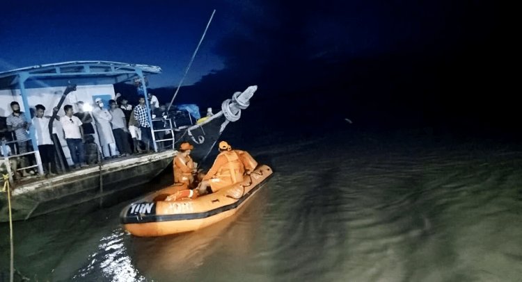 असम: ब्रह्मपुत्र नदी में दो नाव आपस में टकराकर डूबीं, 50 लोगों को बचाया गया,  70 लापता 