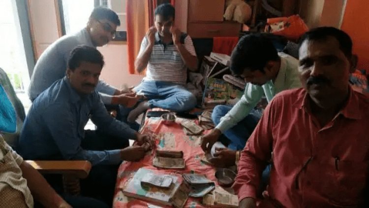 पटना: इंजीनियर के घर विजीलेंस रेड, 15 लाख कैश और 32 लाख के गहने मिले, आय से अधिक संपत्ति का मामला दर्ज