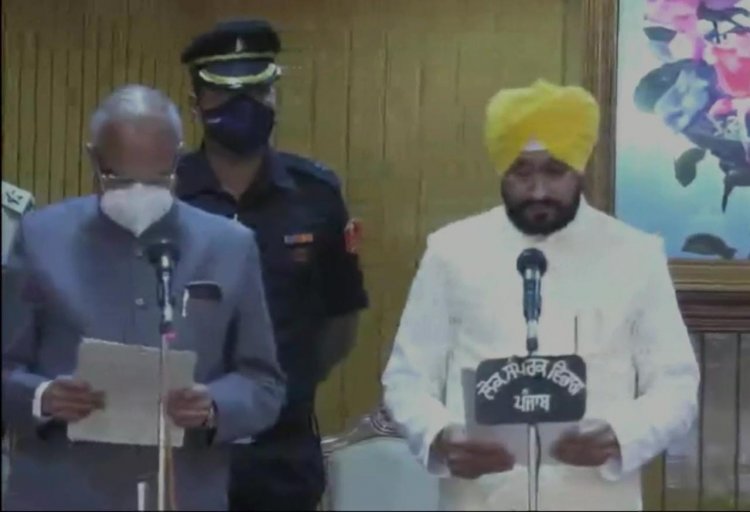 पंजाब: चरणजीत चन्नी सीएम पद की शपथ ली, रंधावा और सोनी बने डिप्टी सीएम